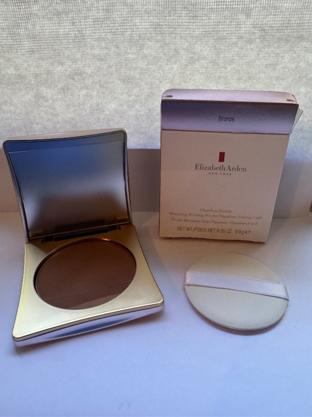 Elizabeth Arden Flawless Finish Skincaring Pressed Powder in "Bronze"